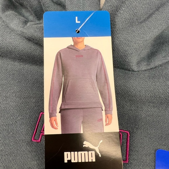 Puma Fleece Hoodie with Subtle Pink Accents - Picture 5 of 6